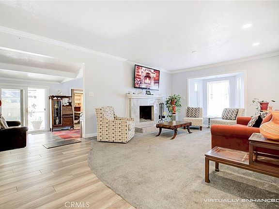 3rd image of 942 Oleander St