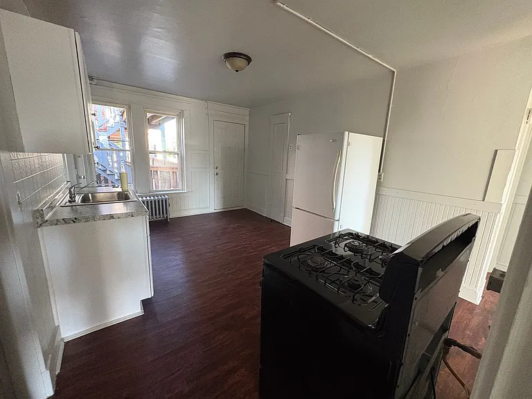 427 S Elm St — Photo 8