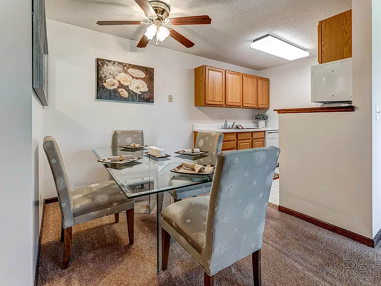 Lake Cove Village Apartments — Photo 31