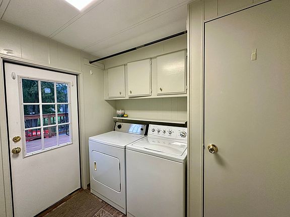 3rd image of 921 Autumn Ln Unit 212
