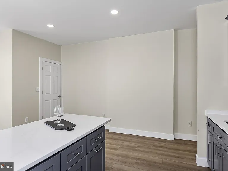 607 Station Ave — Photo 16