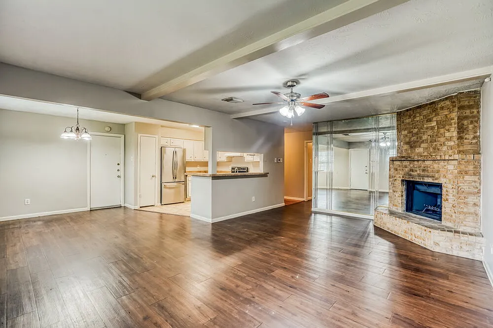 3 bed, 2.0 bath, 1394 sqft, $1,635 — Photo 4