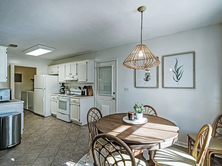 1221 Barnett Bend Cv — Photo 4