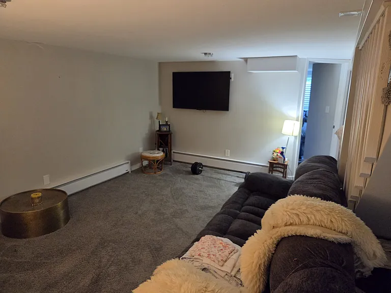 2359 Victoria St N — Photo 11