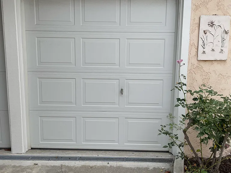 1/2 garage (too small for vehicles, but great for bikes, surfboards, etc.)