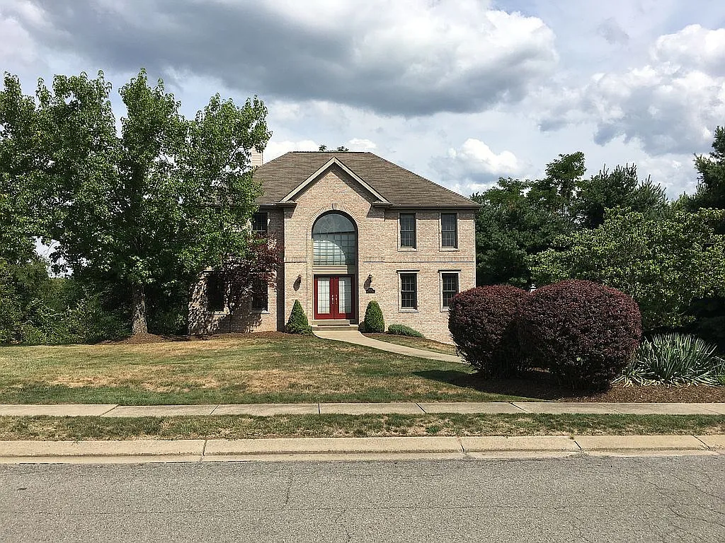 1642 Royal Oak Dr photo 1