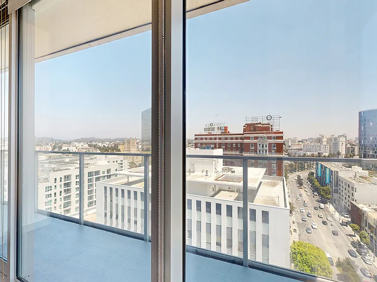 3033 Wilshire — Photo 77