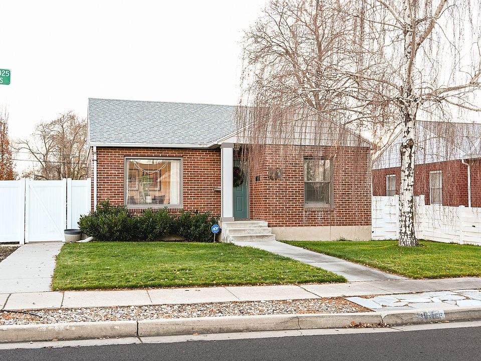 1st image of 986 E Elgin Ave