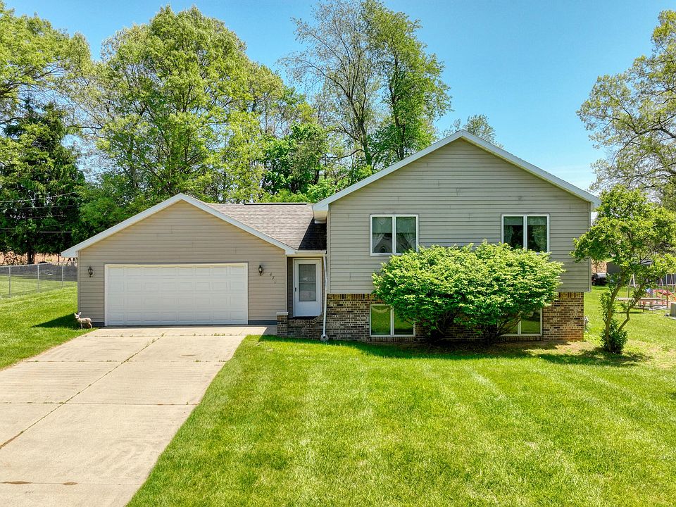 1st image of 475 Greenbriar Pl