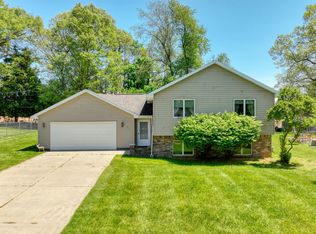 475 Greenbriar Pl, Jonesville, MI 49250