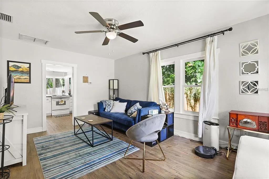 2 bed, 1.0 bath, 805 sqft, $2,100 — Photo 3