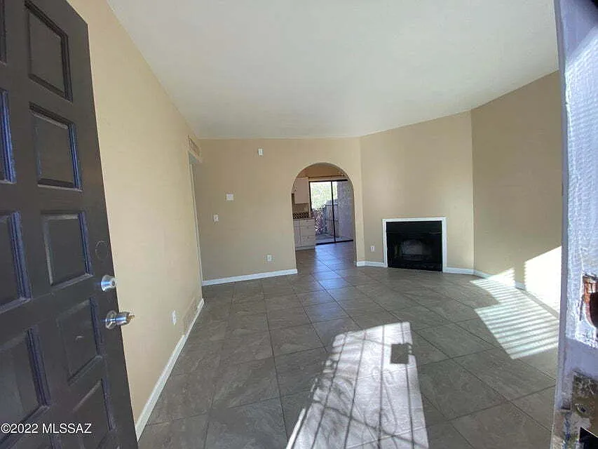 3525 E Flower St — Photo 3