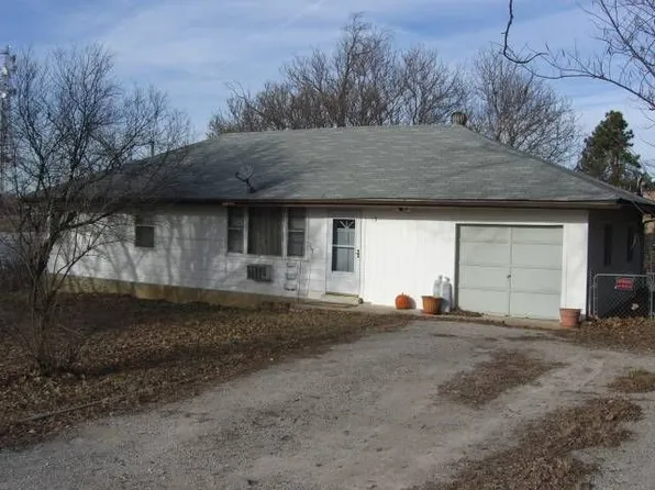 13 Sally Dr, Maryland Heights, MO 63043