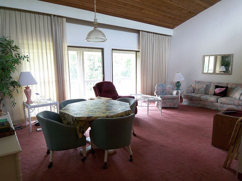 1st image of 3252 Camelot Dr