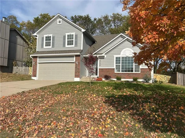 2004 SW Sterling Dr, Lees Summit, MO 64081