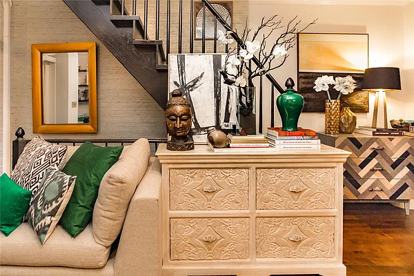 Rented by Century 21 Metropolitan | media 14