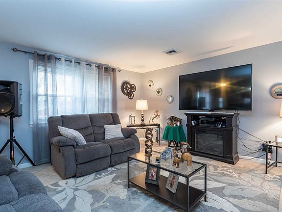 4th image of 29 Fairdale Dr