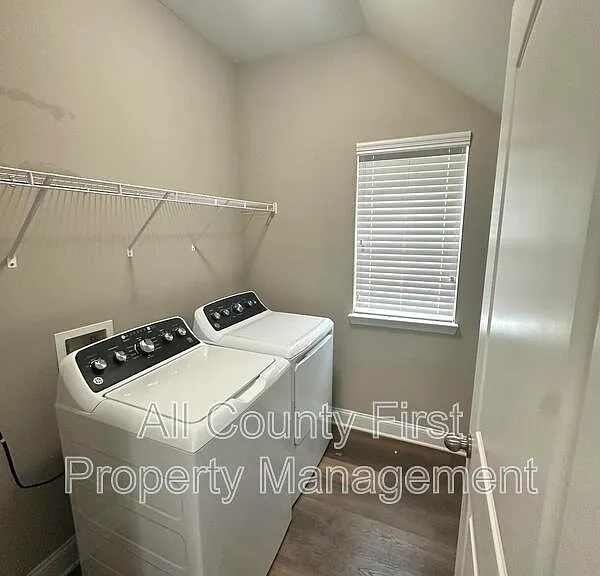 553 Sprayberry Dr — Photo 6