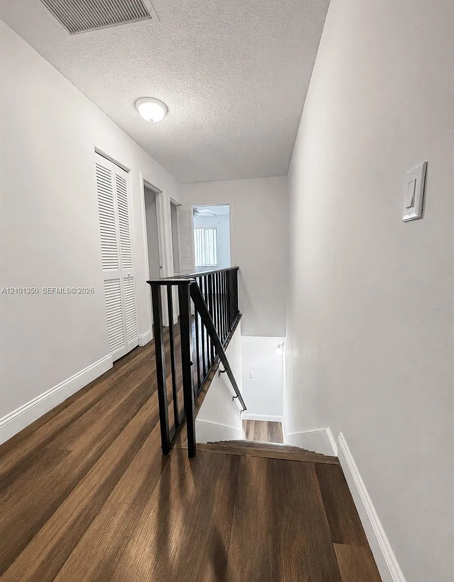 Royal Village Townhouses — Photo 3