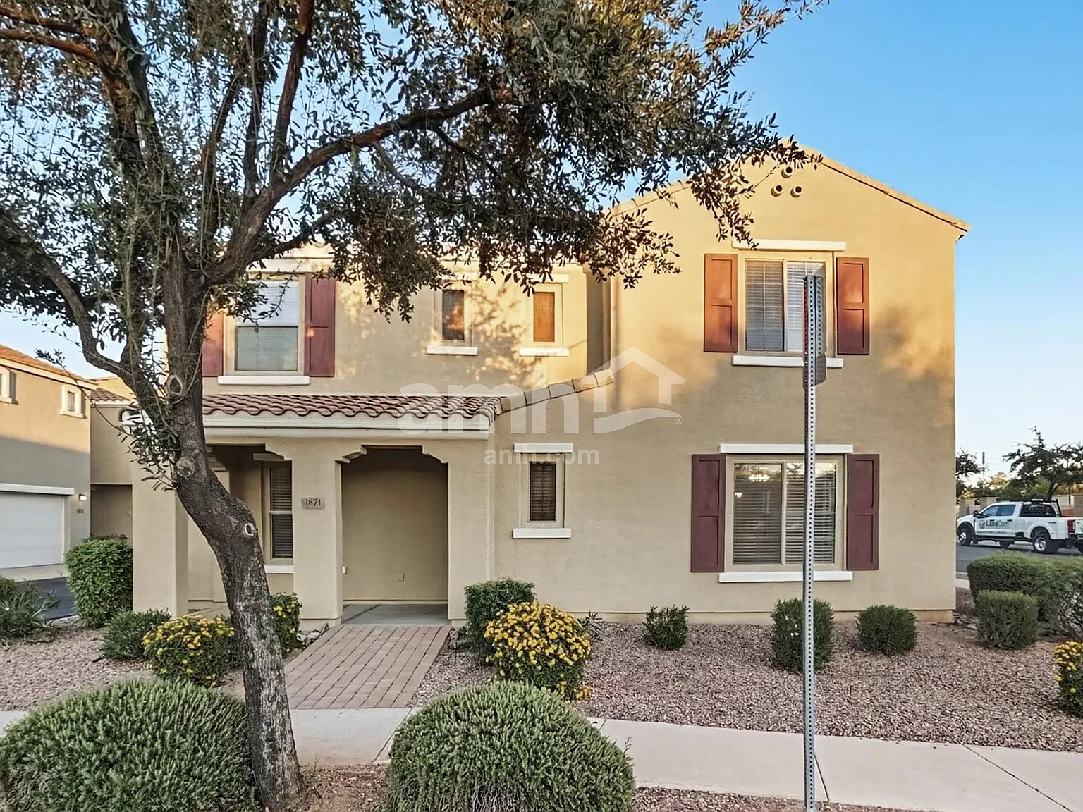 4 bed, 2.5 bath, 1884 sqft, $2,400 — Photo 1