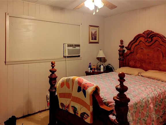 4th image of 533 Ash St