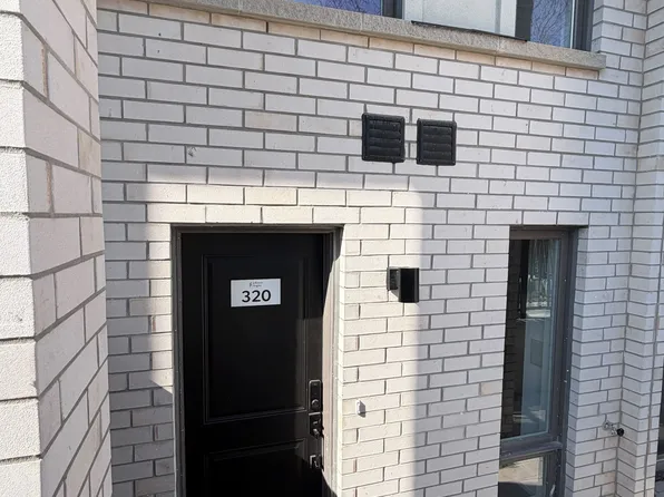 5 Bancroft Ln #320, Richmond Hill, ON L4E 1M1