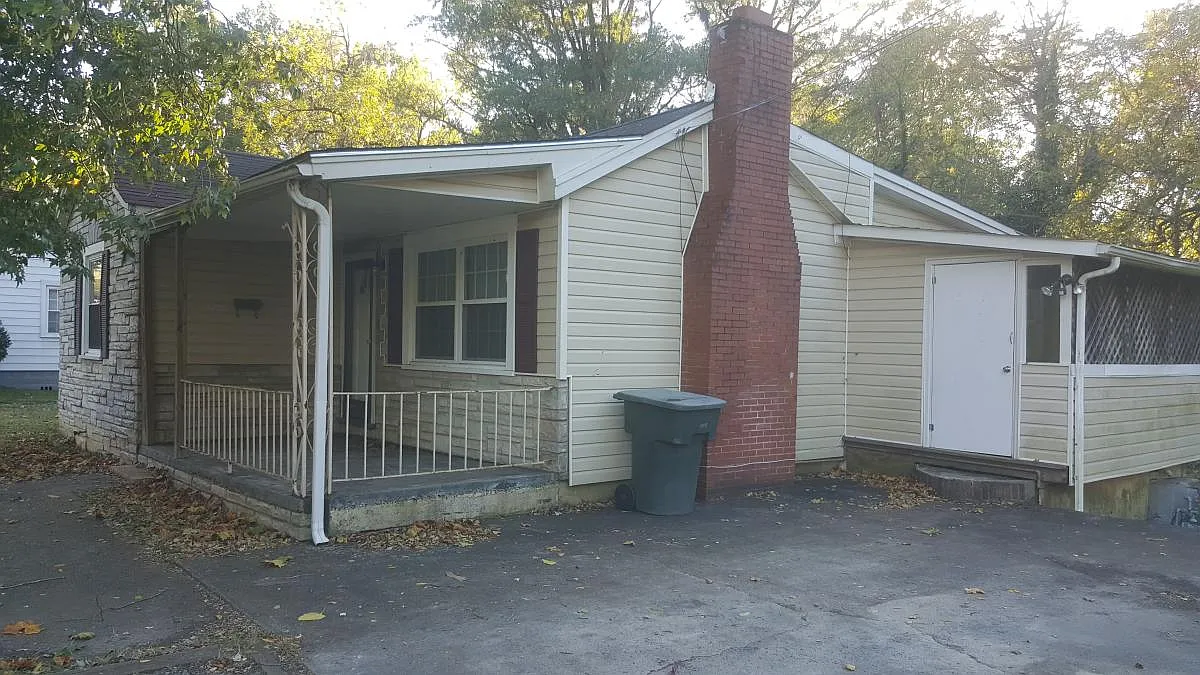 3 bed, 1224 sqft, $1,100 — Photo 3