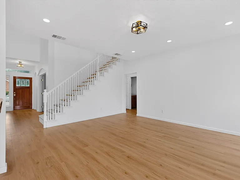 7807 Kristina Dr — Photo 3