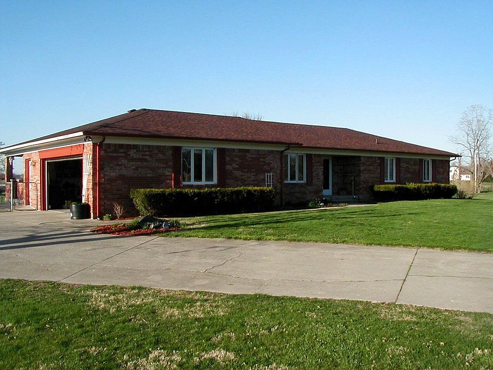 Front w/2 car garage