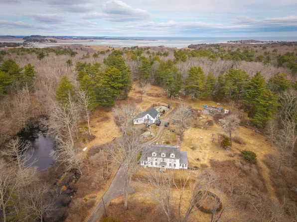 5 Roberts Ct, Gloucester, MA 01930