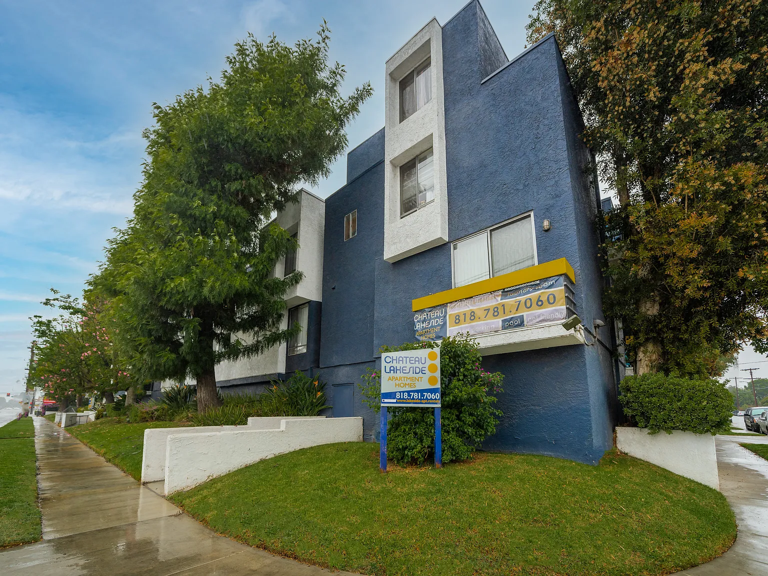 Chateau Lakeside Apartments — Photo 3