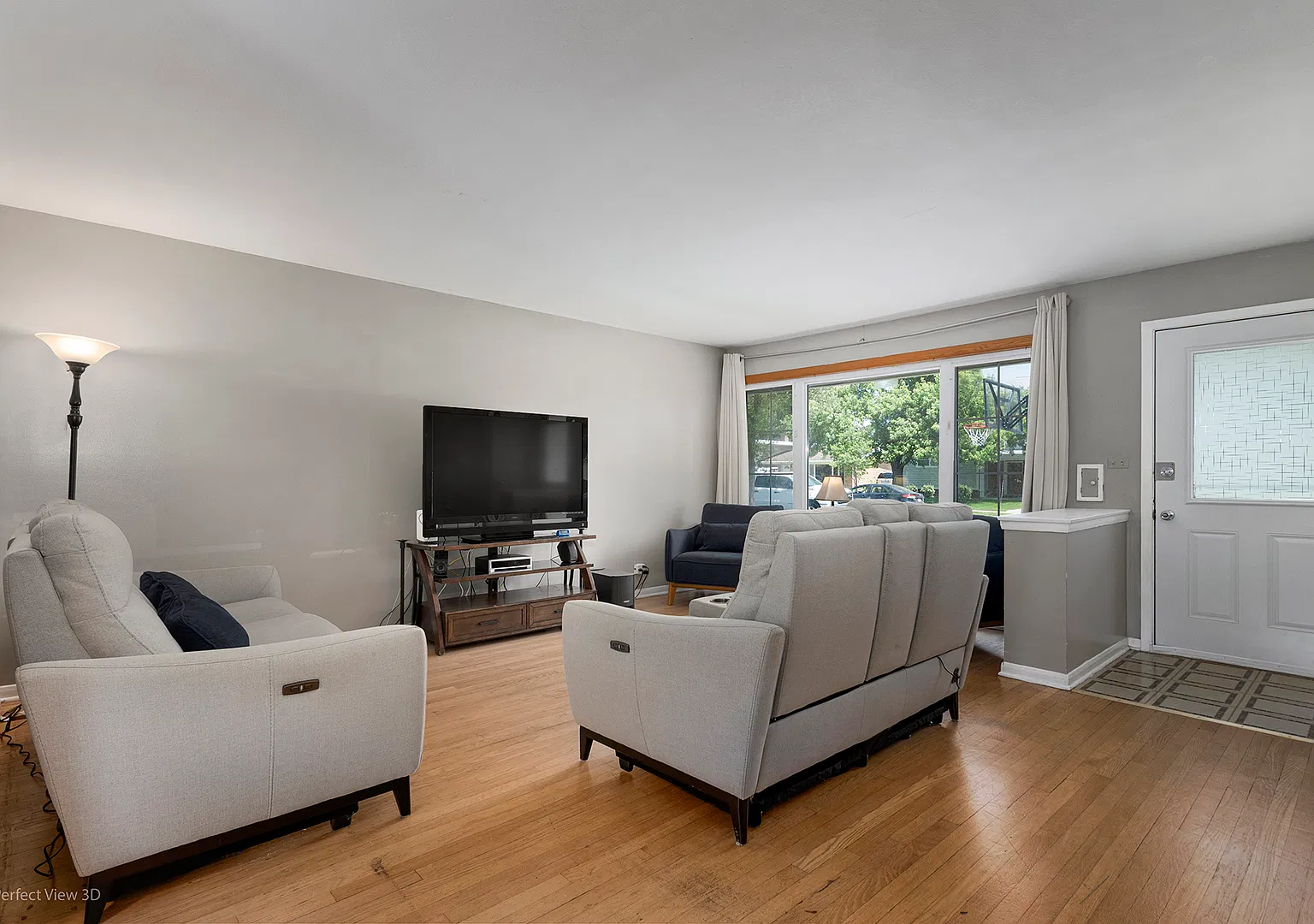3 bed, 1.5 bath, 1264 sqft, $2,900 — Photo 2