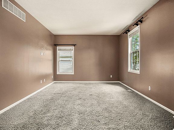 4th image of 5928 Baywood Dr