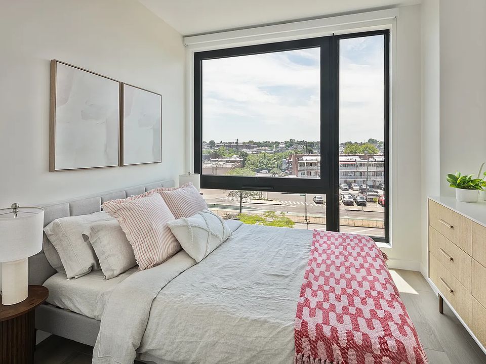 1st image of 72-01 Queens Blvd #615