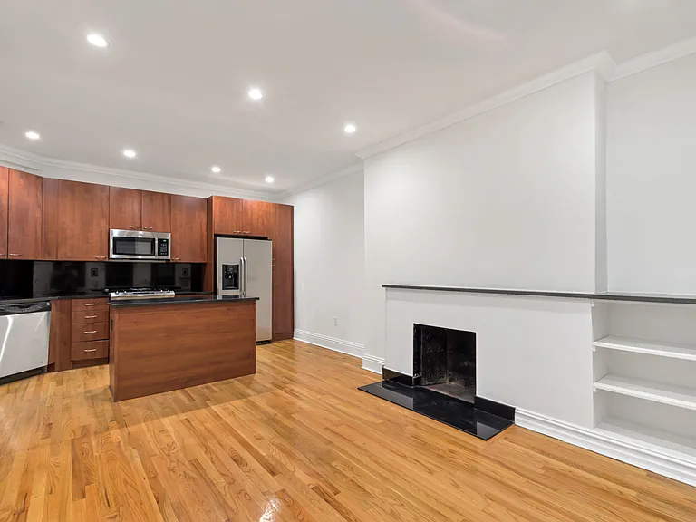 121 Madison Ave #10E — Photo 1