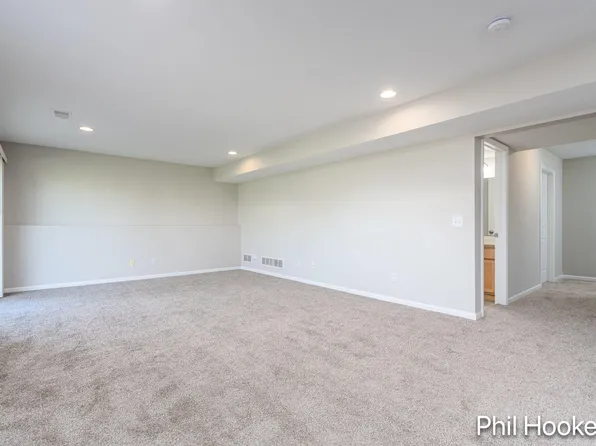 2125 Orchard Ridge Dr NW, Grand Rapids, MI 49534