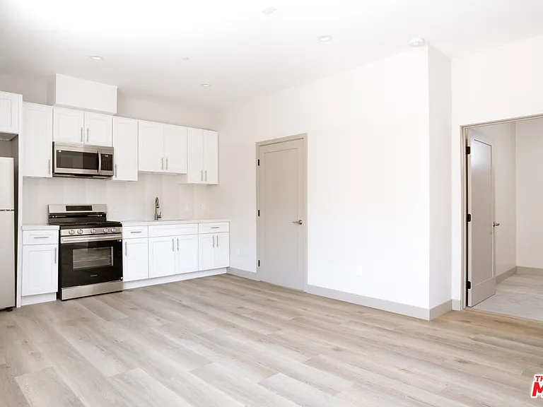 2223 Clifford St #104 — Photo 2