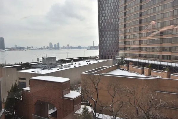 Sold by Luxury Habitat | media 7
