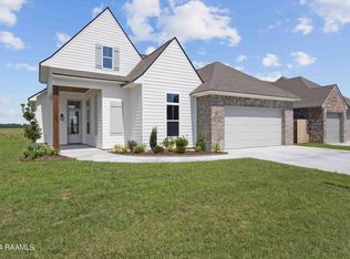 107 Amsterdam Ave, Youngsville, LA 70592