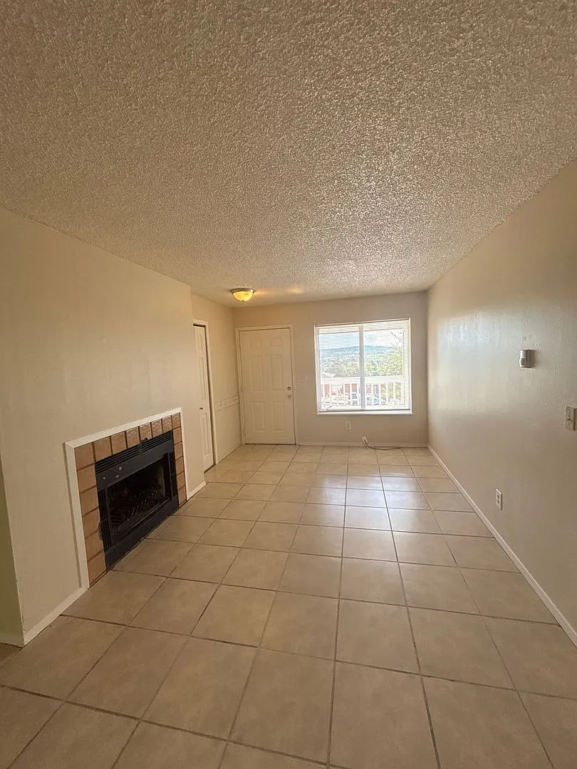 2906 Straus Ln #D | 1 Month Free - 2 Bed/ 1 Bath In Colorado Springs! — Photo 3