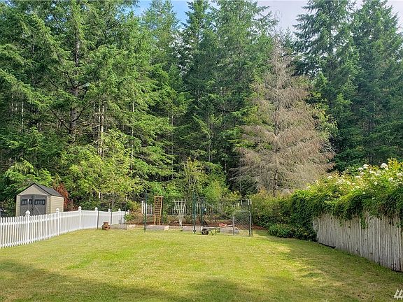 2nd image of 2401 E Saint Andrews Dr N