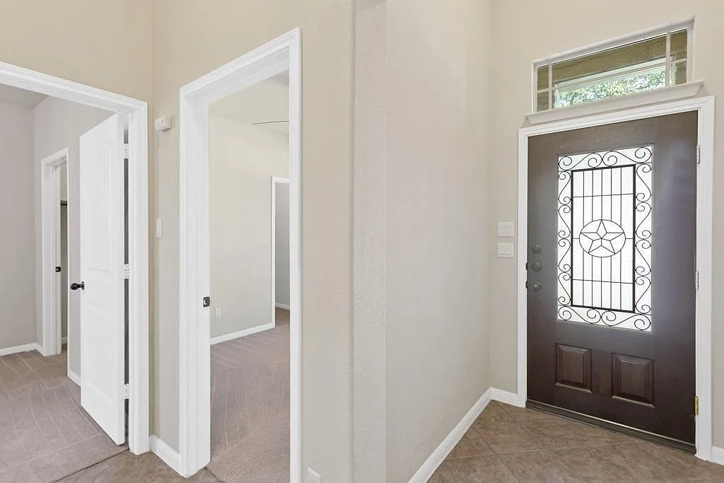 3 bed, 1439 sqft, $2,195 — Photo 2