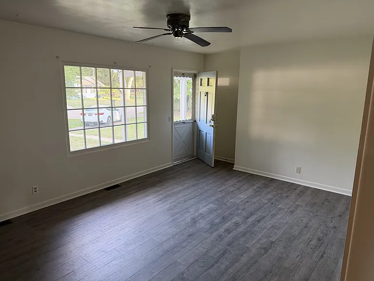 8720 Newhouse St — Photo 5