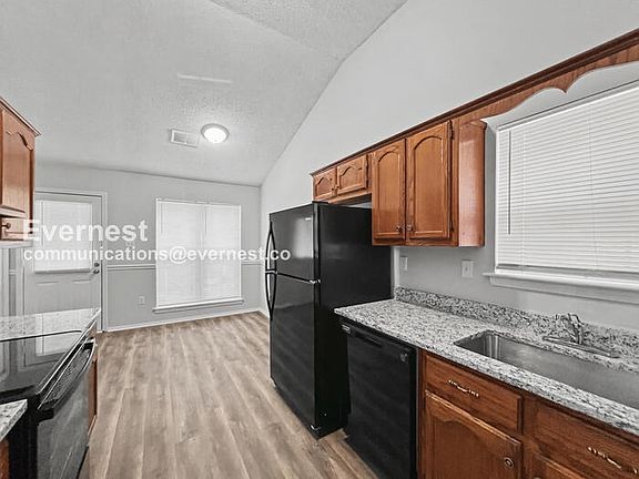4th image of 7625 Iris Dr