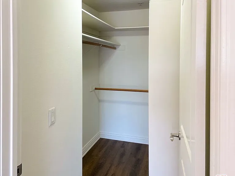 429 S Saint Andrews Pl #2 — Photo 15