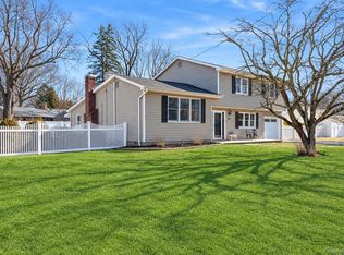 153 Montrose Dr, Port Jefferson Station, NY 11776