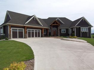 1524 15th St S, Brookings, SD 57006