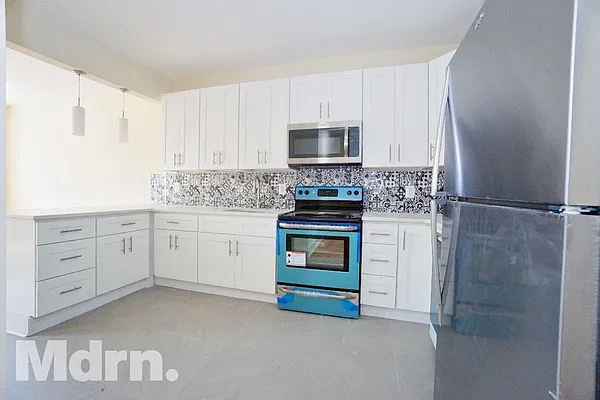 Rented by Mdrn Residential | media 8