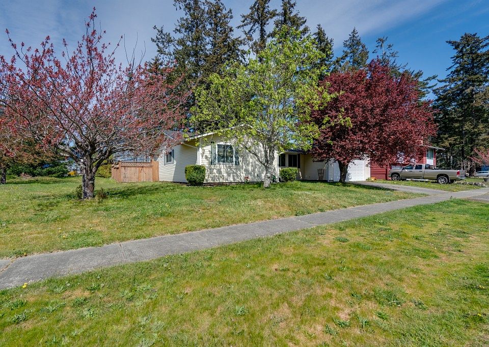 1st image of 660 NW Hiyu Dr