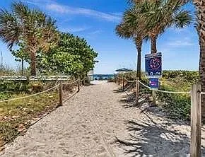 6423 Collins Ave #901